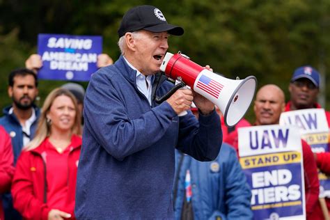 WATCH: Biden joins UAW strike picket line, addresses the crowd through a bullhorn while standing on a wood pallet