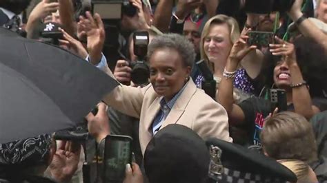WATCH: Chicago Mayor Lori Lightfoot leaves city hall for last time