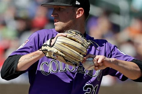 WATCH: Rockies pitcher Kyle Freeland makes great defensive play vs SD