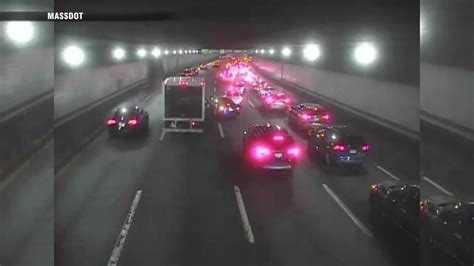 WATCH: Wild wreck involving multiple vehicles caught on camera in O’Neill Tunnel