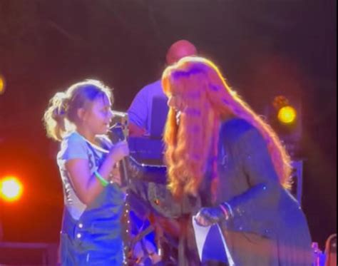 WATCH: Wynonna Judd brings Kentucky girl, 9, on stage to perform song