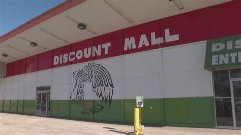 WATCH LIVE | Displaced Little Village Discount Mall vendors find new home