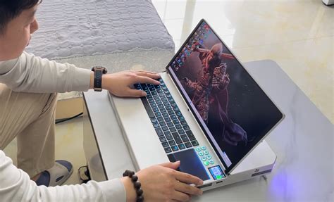 Watercooled gaming laptop is 5kg hefty but can handle … - balustradellc