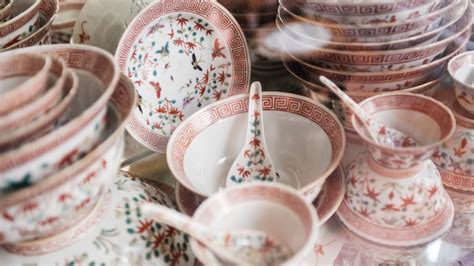 Ways To Display Your Fine China - Home & Texture - muktibox.com