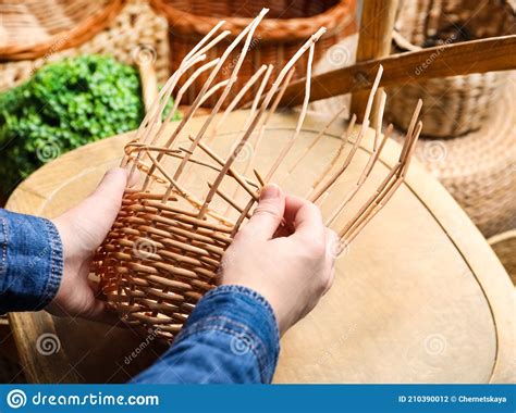 Weaving a wicker basket; the most comprehensive basket tutorial on the ... - balustradellc