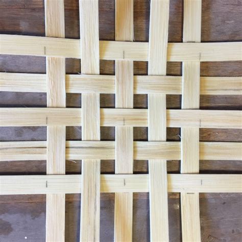 Weaving with a Wooden-Bottom Base Tutorial - balustradellc