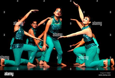 WESTERN DANCE TEACHER - muktibox.com