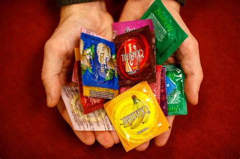 WHAT ARE THE RISKS OF USING FLAVORED CONDOMS? – Bleu