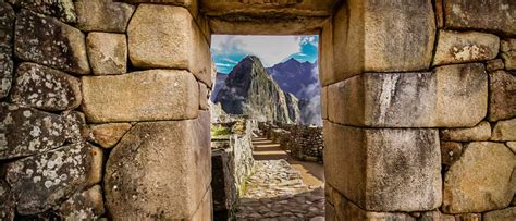 What feature of Machu Picchu's layout suggests a deliberate alignment ... - balustradellc
