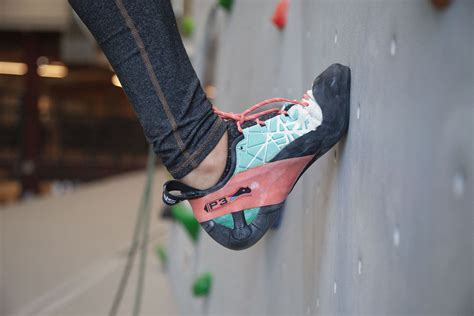 What is Smearing in Rock Climbing & Techniques on How To Do It! - balustradellc