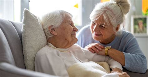 What to Expect When Your Loved One Is Dying - balustradellc