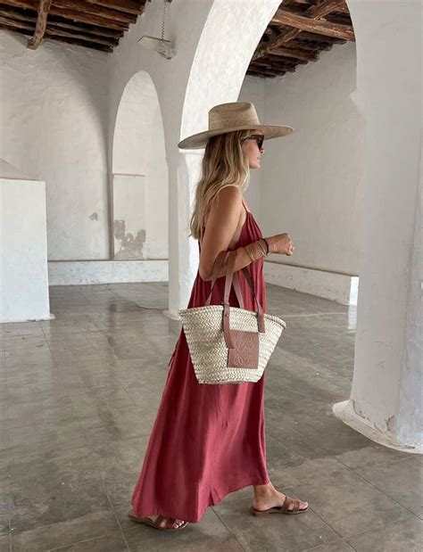 What to Wear in the Desert - Desert Travel Clothing Guide - balustradellc