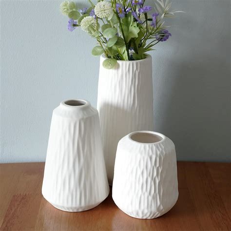 White Ceramic Vase Set of 3 - Small Modern Minimalist Ceramic Bud Vases ... - muktibox.com