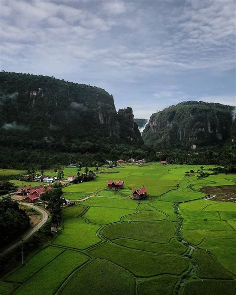 Wisata Alam Paling Indah, Dengan Tebing-Tebing Menjulang Tinggi dan Air ... - balustradellc