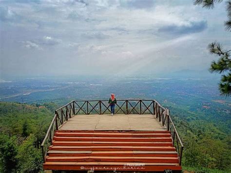 Wisata Batu Kuda di Kawasan Bandung Timur - balustradellc