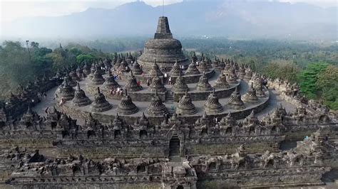Wisata Candi Borobudur: Legenda dan Cerita Mitosnya - TBOX - balustradellc