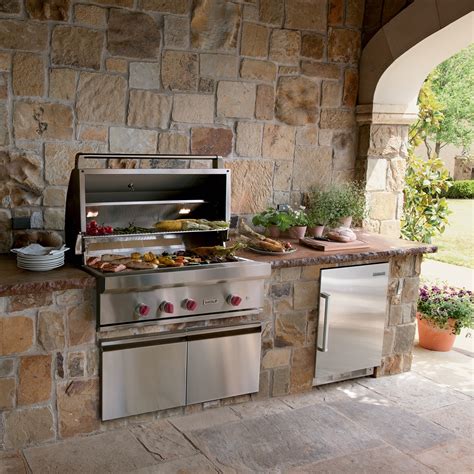 Wolf Outdoor BBQ – Built In For Outdoor Kitchen - Luxury Outdoor Living - balustradellc