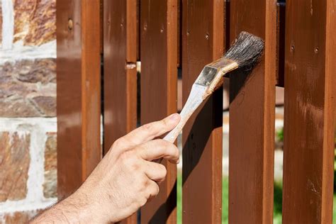 Wood Fence Painting and Staining Instructions and Tips | HGTV - balustradellc