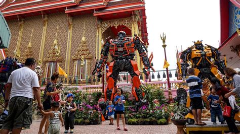 Wow, Transformers Muncul di Kuil Thailand - balustradellc