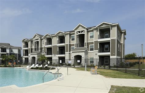 Waco apartment. Roots at Waco apartment community at 3001 S New Rd, offers units from 605-1165 sqft, a Pet-friendly, In-unit dryer, and In-unit washer. Explore availability. 