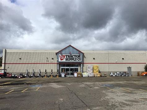 Wadsworth tractor supply. Locate store hours, directions, address and phone number for the Tractor Supply Company store in Solon, OH. We carry products for lawn and garden, livestock, pet care, equine, and more! 