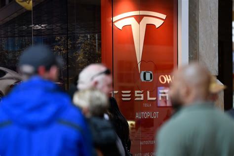 Waiting for tesla. Customers waiting for Tesla Model S and Model Y cars are experiencing long delays, CNBC reports. One Model S Plaid customer was told to expect their car in March, but still doesn't have it. 