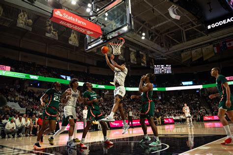 Wake Forest recovers from 21-point deficit, defeats Elon easily 101-78