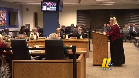 Wake school board votes to keep new school on traditional calendar