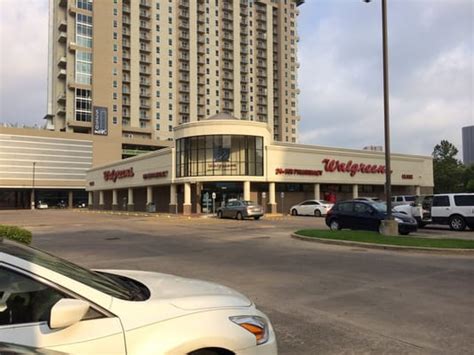 The minimum hourly wage at Walgreens depends