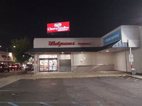 Find Advocate healthcare clinics at a Walgreens near G