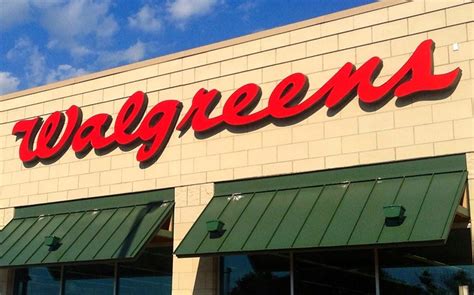 Walgreens near me that are open. Are you in need of a quick prescription refill or looking for a convenient place to pick up everyday essentials? Look no further than your nearest Walgreens location. With thousand... 