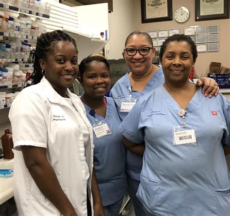 Average Walgreens Pharmacy Technician hourly pay in Nashville is approximately $14.78, which is 14% below the national average. Salary information comes from 59 data points collected directly from employees, users, and past and present job advertisements on Indeed in the past 36 months.. 