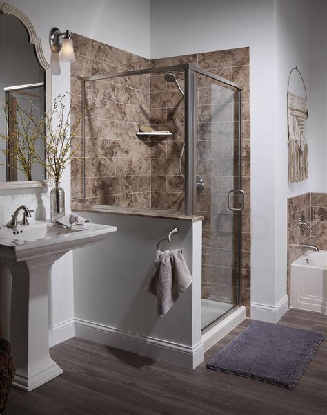 Walk to the showers. While a walk-in shower can be flush with the floor, there are also variants with shower trays. These have a ledge, so they are no longer barrier-free, but they ... 