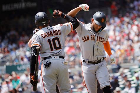 Walk-off? SF Giants mount game-winning rally without a hit to beat Braves, after nearly blowing it in the 8th