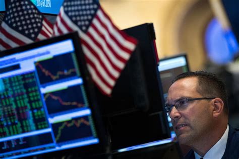 Wall Street holds steady as earnings season kicks into gear