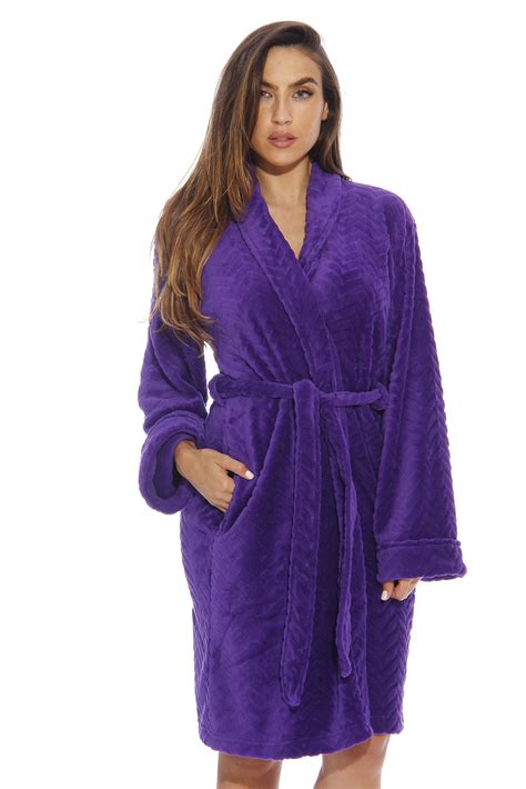 Walmart bath robes. √【Comfy Plush Robe】 Our fleece robes for women are made of 280 GSM 100% plush premium polyester,neither thin nor thick,is perfect to keep you soft,lightweight and comfortable all the time in winter, spring, autumn when you lounging or sleeping at home. √【Elegant Design】Especially with sherpa waffle wave trim design in the cuff, neck … 