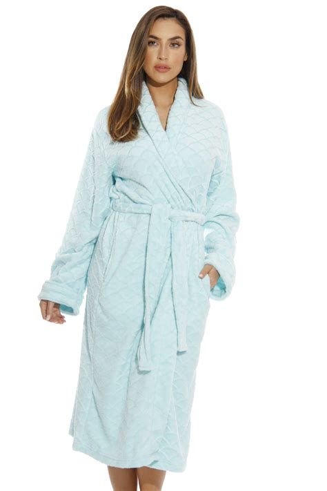 Walmart can be an alarming experience for those who aren’t already familiar with its legendary shoppers. Thousands of hilarious pics of these strange people dressed outrageously at Walmart have been turned into Internet gold.. Walmart bath robes