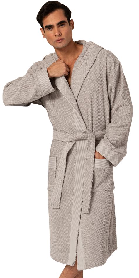 Made of 100% polyester, our bathrobe for men is highly breathable, wicking moisture away to keep you cool and dry. It has a lightweight feel and does not easily fade or shrink when washed. Polyester is also a durable fabric, which means our robe maintains its shape and is not prone to wrinkling. Look dapper and fresh with our full-length bathrobe..
