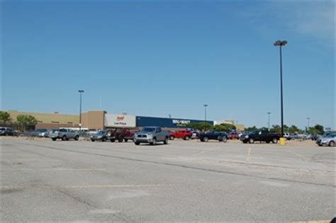 Walmart bayou vista. Walmart is not a franchise organization. All of the stores are owned and operated by the parent company. Franchise organizations allow investors and entrepreneurs to open a store using their brand and processes. 