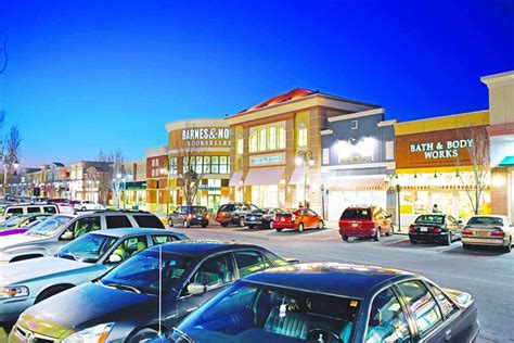 Walmart bowie town center. BOWIE, MD — Developers are considering building 800 apartments and a hotel where the Sears in Bowie Town Center currently sits vacant. Before building the development, the proposal must first ... 