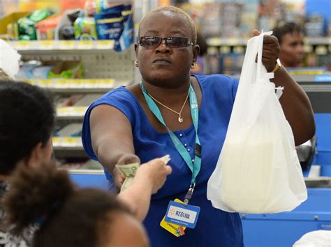 Average Walmart Cashier/Sales hourly pay in Washin