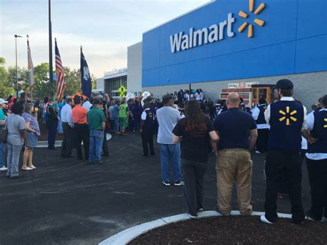 Walmart darlington sc. DARLINGTON, SC (WBTW) – A new 125,000 square foot Walmart Supercenter in Darlington opened its doors Wednesday morning. The new store is located near intersection of Highway 52 and the Highway ... 