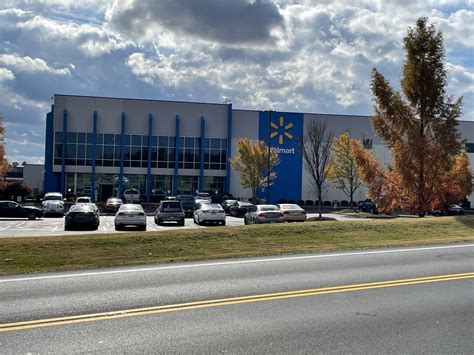 Walmart distrbution center. Walmart’s fiscal 2021 ended on January 31 st.With $555 billion in sales, the world’s largest retailer grew by 6.8%. Walmart’s operating income was $22.5 billion, 4.1% of sales. 