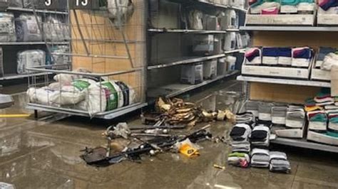 Walmart garners ferry. May 14, 2023 · A man was charged with arson after a fire at the Garners Ferry Road Walmart in Columbia. There was $500,000 in damages, SC cops say. Crime & Courts $500,000 in merchandise destroyed in fire at ... 