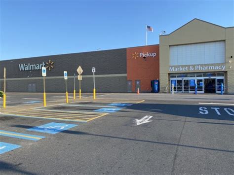 Walmart harrisonburg virginia. HARRISONBURG, Va. (WHSV) - Rockingham County Sheriff’s Office and Virginia State Police cleared out the Walmart on Burgess Road Sunday night hours after an altercation ended in an officer ... 