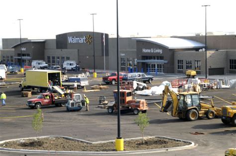 Walmart mandan. Sam's Club employs about 110,000 associates in the U.S. The average club is 134,000 square feet and offers bulk groceries and general merchandise. Most clubs also have specialty services, such as a pharmacy, an optical department, a photo center, or a tire and battery center. Sam’s Club is an Equal Opportunity Employer- By Choice. 