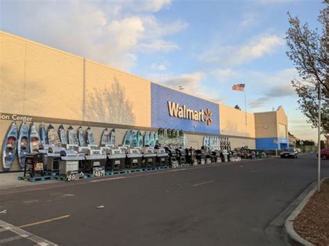 Walmart moses lake. With fiscal year 2017 revenue of $485.9 billion, Walmart employs approximately 2.3 million associates worldwide. Walmart continues to be a leader in sustainability, corporate philanthropy and employment opportunity. It’s all part of our unwavering commitment to creating opportunities and bringing value to customers and communities around the ... 