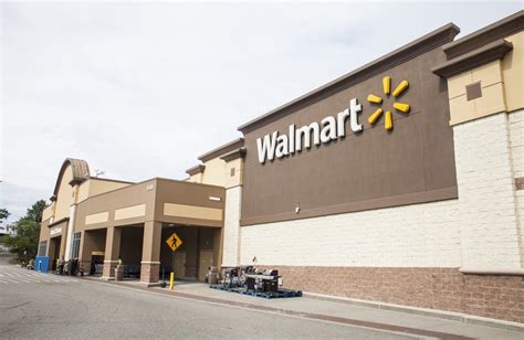 Find the address, phone number, web site and store hours of Walmart Supercenter in Richmond, 1504 N Parham Rd. See nearby stores, location map and category of Walmart.. 