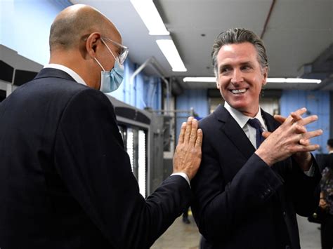 Walters: Newsom shows penchant for shiny new things on tour