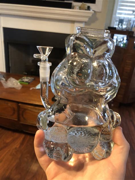 Wanted a Garfield bong, couldn’t find one so I made one